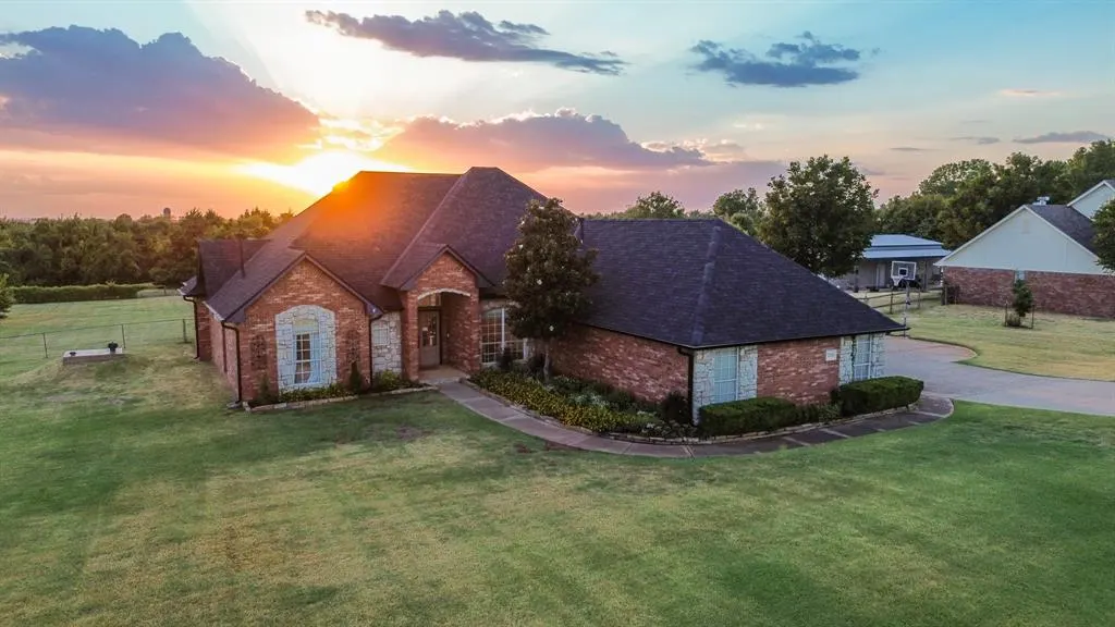 Photo 9 — 1329 S Southersby Drive, Mustang, OK 73064