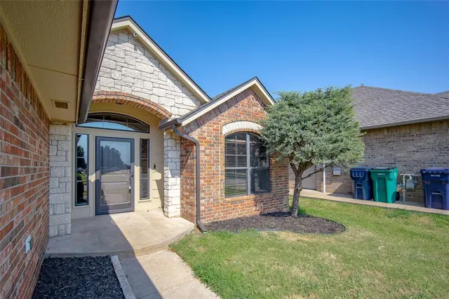 Photo 2 — 7513 Harold Drive, Yukon, OK 73099