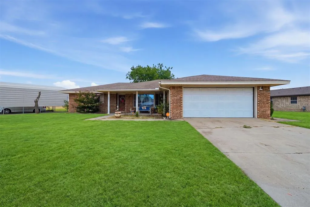 Photo 2 — 117 W 12th Street, Snyder, OK 73566