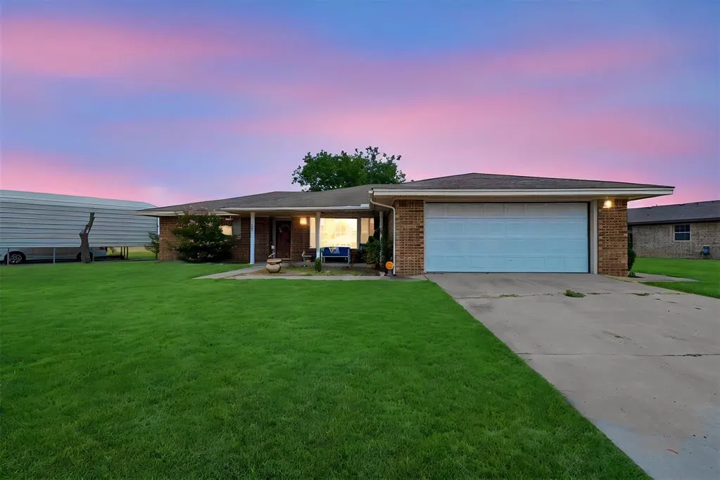 Photo 3 — 117 W 12th Street, Snyder, OK 73566