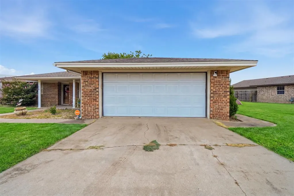 Photo 4 — 117 W 12th Street, Snyder, OK 73566