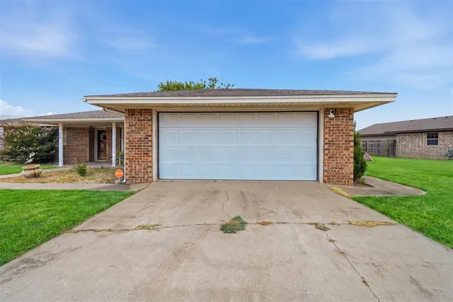Photo 4 — 117 W 12th Street, Snyder, OK 73566