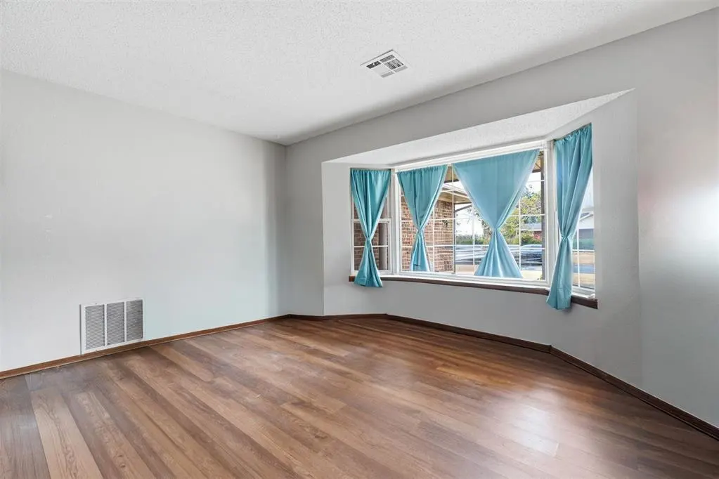 Photo 9 — 117 W 12th Street, Snyder, OK 73566