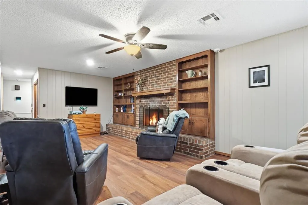 Photo 10 — 117 W 12th Street, Snyder, OK 73566