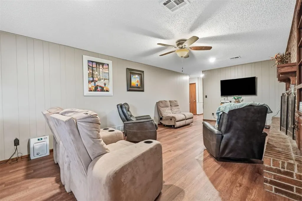 Photo 12 — 117 W 12th Street, Snyder, OK 73566