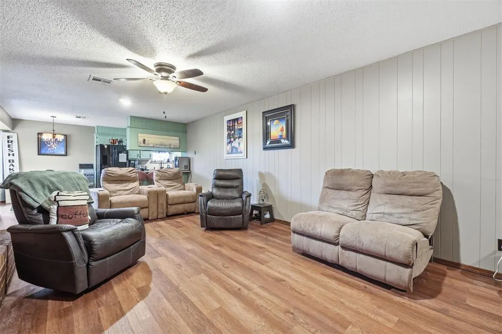 Photo 13 — 117 W 12th Street, Snyder, OK 73566
