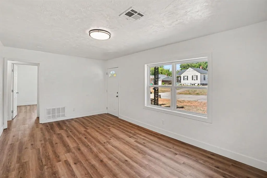 Photo 5 — 1320 Windemere Drive, Oklahoma City, OK 73117