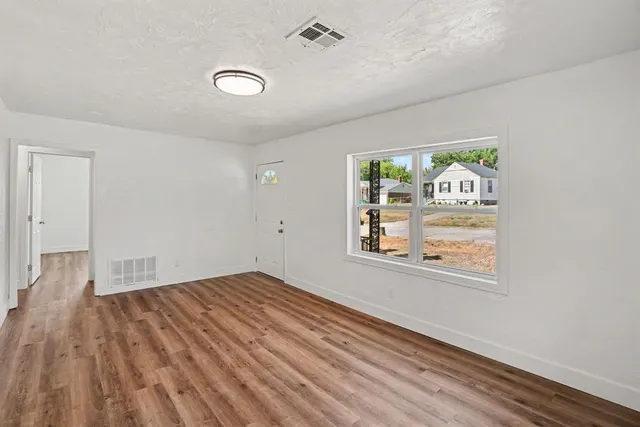Photo 5 — 1320 Windemere Drive, Oklahoma City, OK 73117