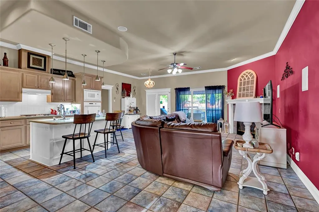 Photo 5 — 17105 Gladstone Lane, Edmond, OK 73012