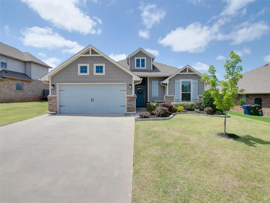Photo 2 — 6132 Oxnard, Edmond, OK 73034