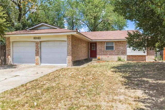 Photo 2 — 1061 W Main Street, Moore, OK 73160