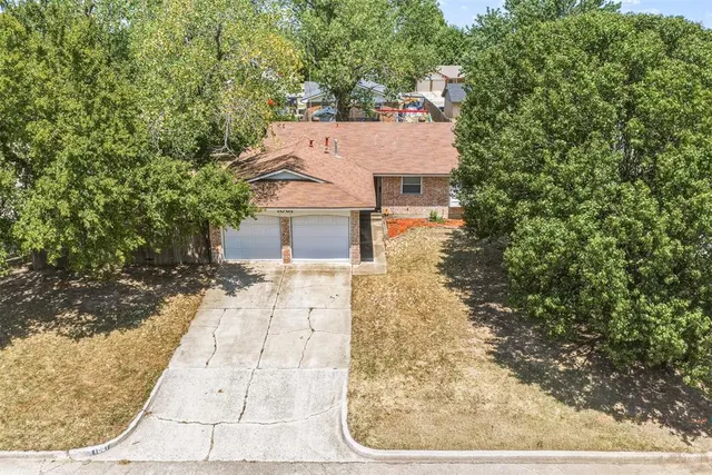Photo 3 — 1061 W Main Street, Moore, OK 73160
