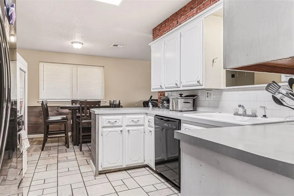 Photo 7 — 1061 W Main Street, Moore, OK 73160