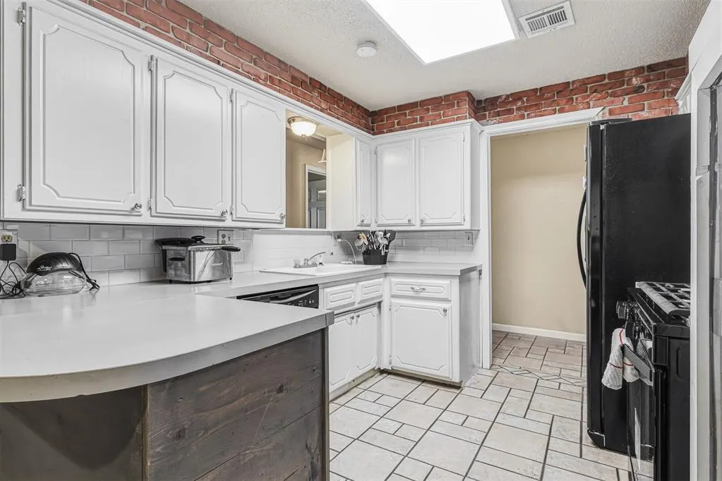Photo 9 — 1061 W Main Street, Moore, OK 73160