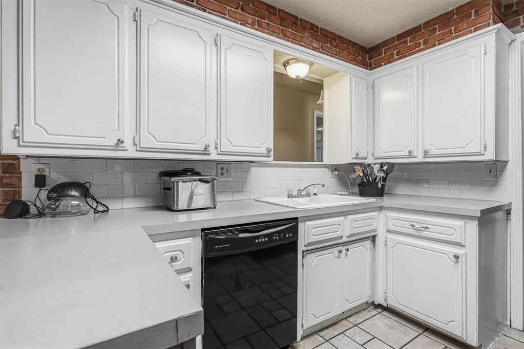 Photo 10 — 1061 W Main Street, Moore, OK 73160