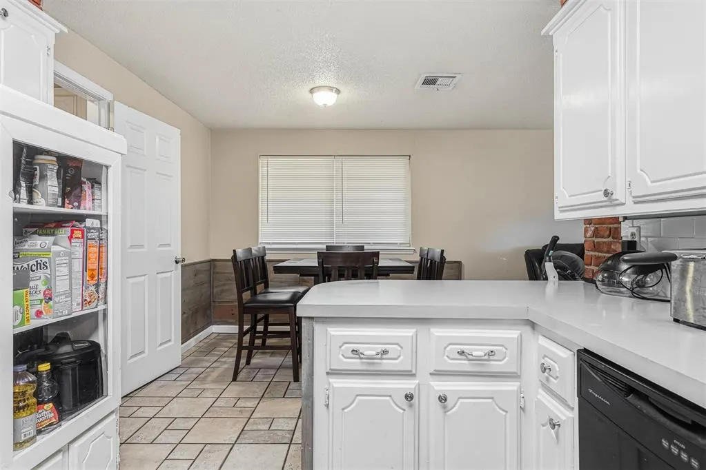 Photo 13 — 1061 W Main Street, Moore, OK 73160