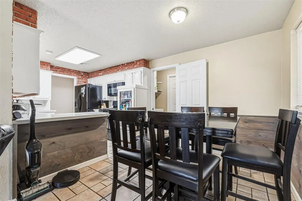 Photo 16 — 1061 W Main Street, Moore, OK 73160