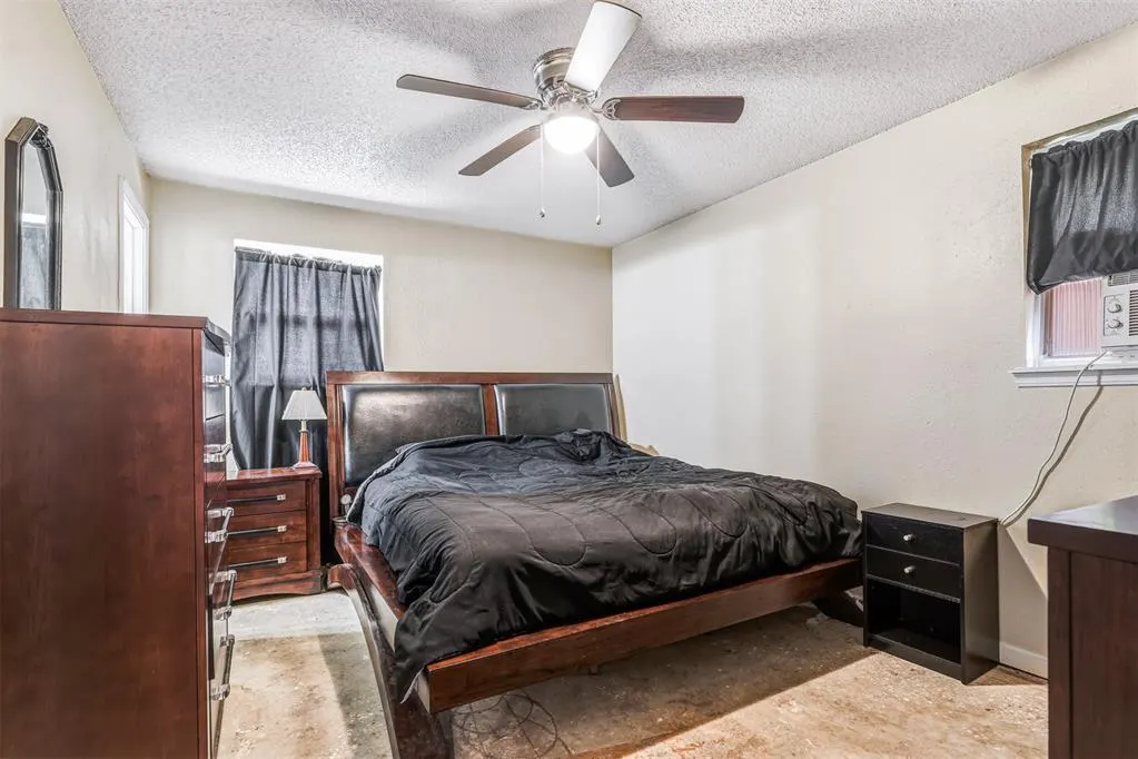 Photo 23 — 1061 W Main Street, Moore, OK 73160