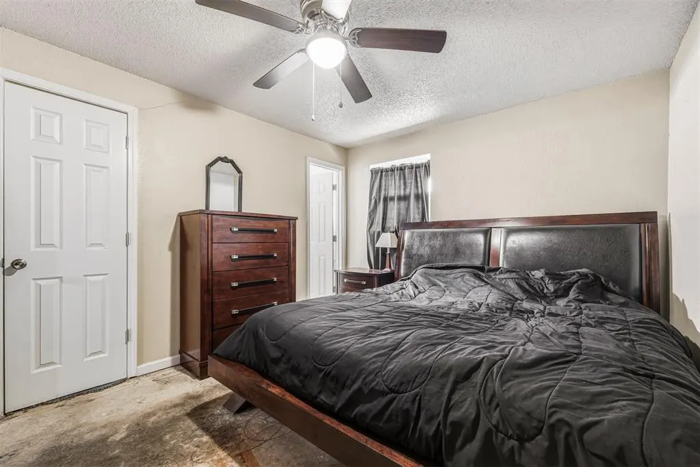 Photo 24 — 1061 W Main Street, Moore, OK 73160