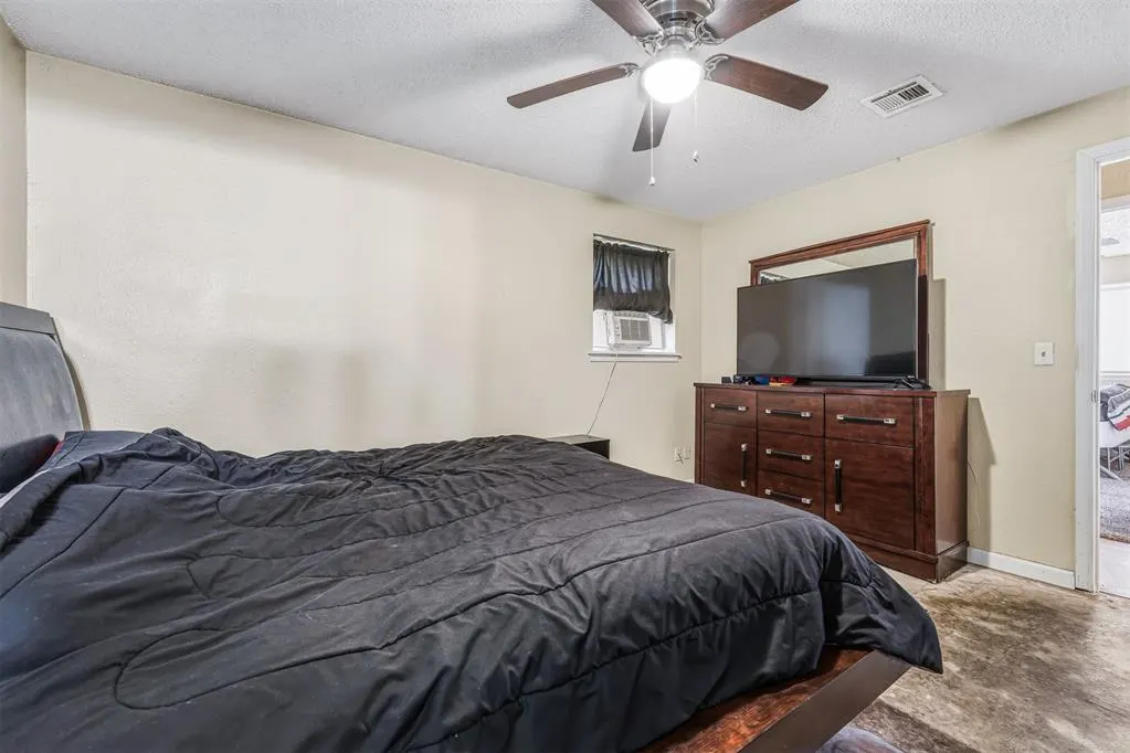 Photo 25 — 1061 W Main Street, Moore, OK 73160