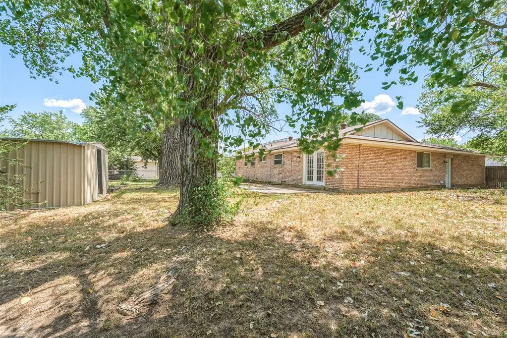 Photo 34 — 1061 W Main Street, Moore, OK 73160