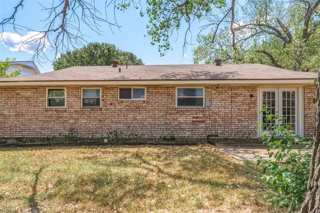 Photo 36 — 1061 W Main Street, Moore, OK 73160