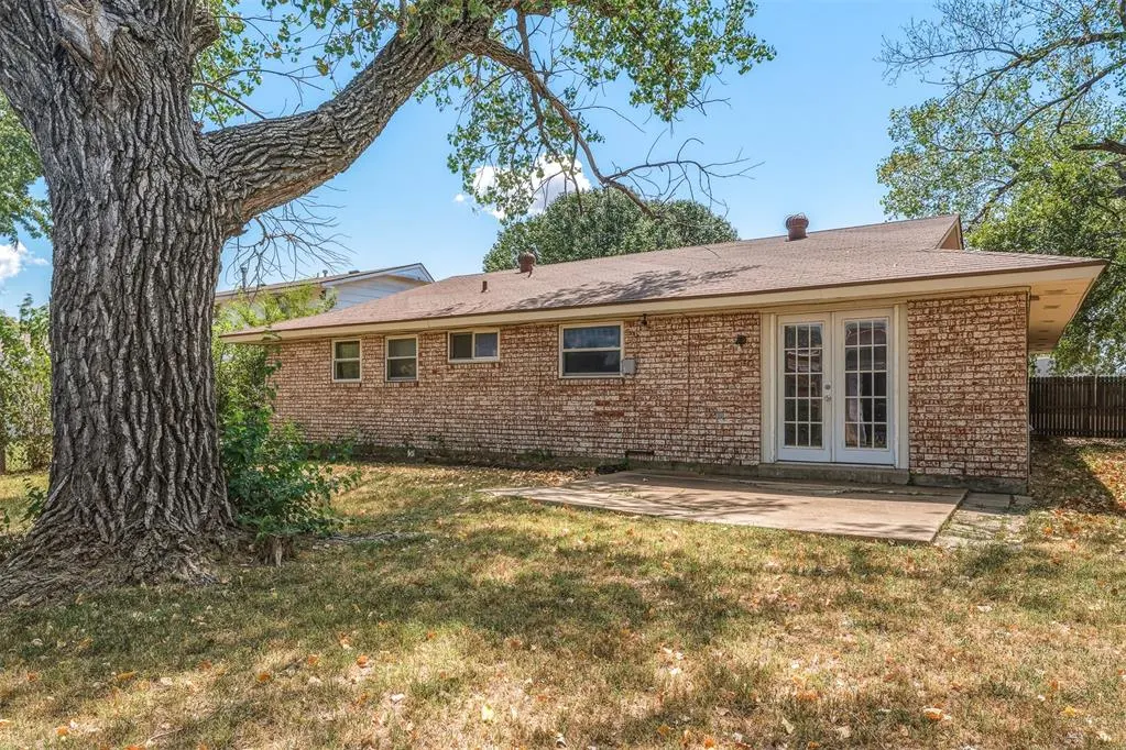 Photo 37 — 1061 W Main Street, Moore, OK 73160
