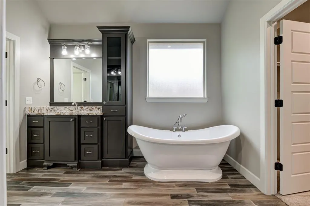 Photo 23 — 3904 Bridge Wood Lane, Oklahoma City, OK 73179