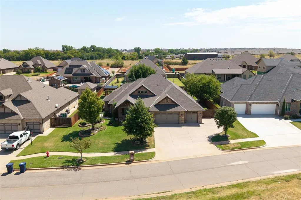 Photo 41 — 3904 Bridge Wood Lane, Oklahoma City, OK 73179