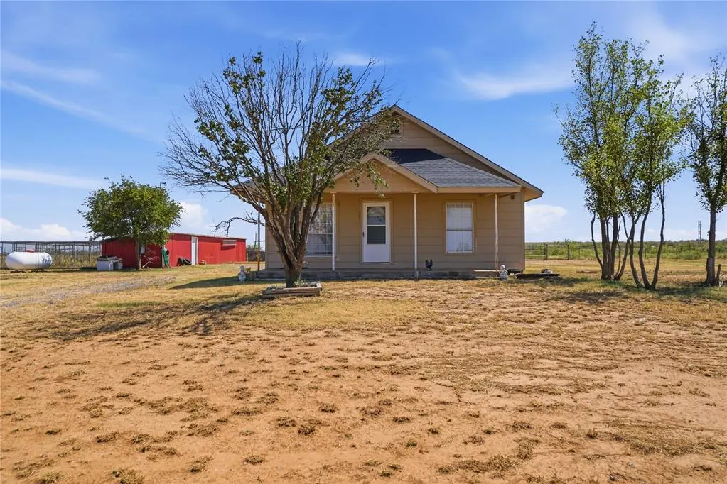 Photo 4 — 19630 E County Road 1635 Road, Olustee, OK 73560