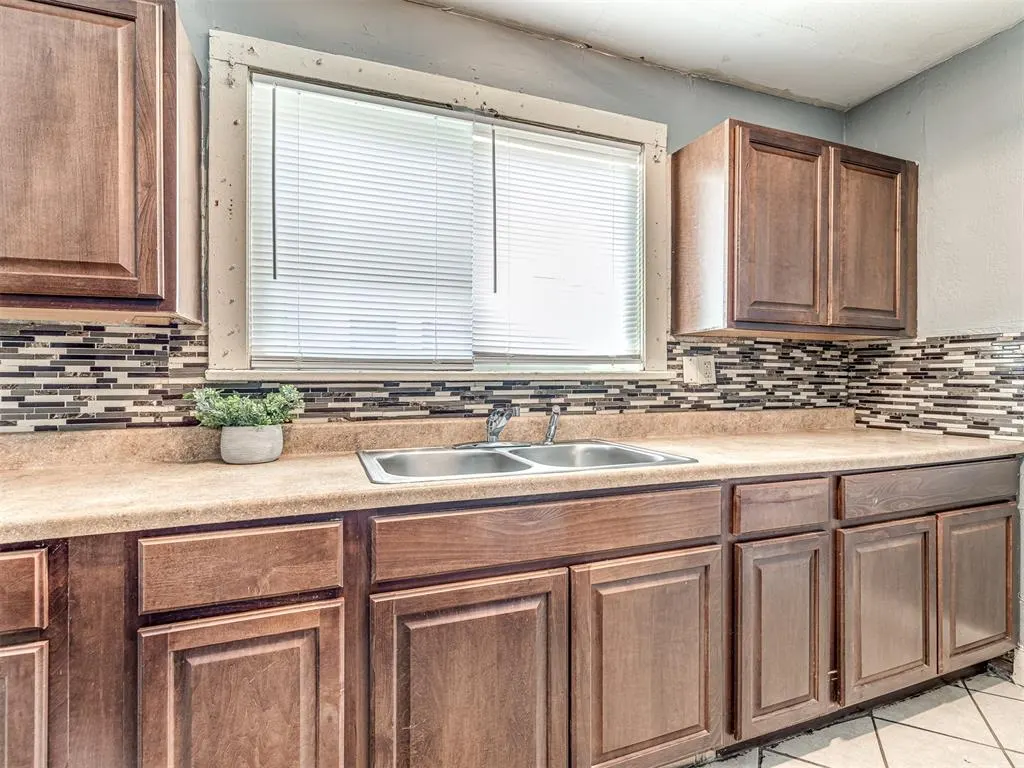Photo 7 — 1613 E Park Place, Oklahoma City, OK 73117