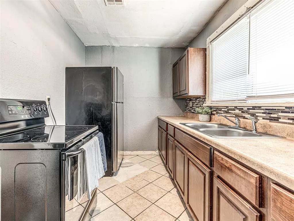 Photo 8 — 1613 E Park Place, Oklahoma City, OK 73117
