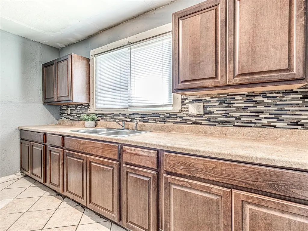 Photo 9 — 1613 E Park Place, Oklahoma City, OK 73117