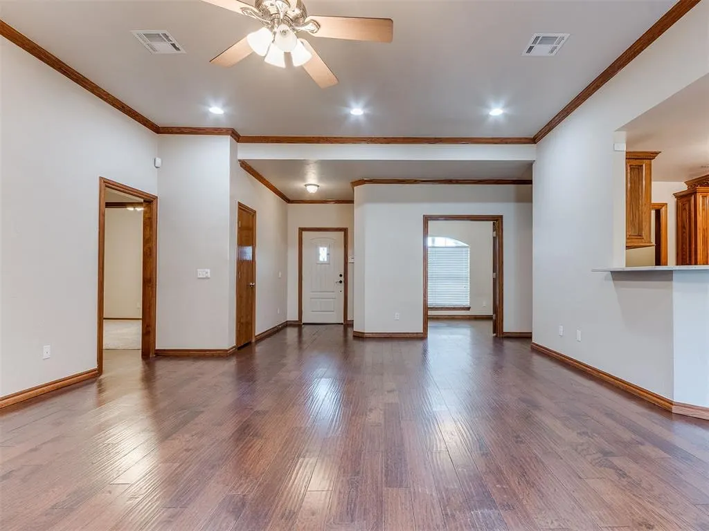 Photo 7 — 428 Murray Drive, Choctaw, OK 73020