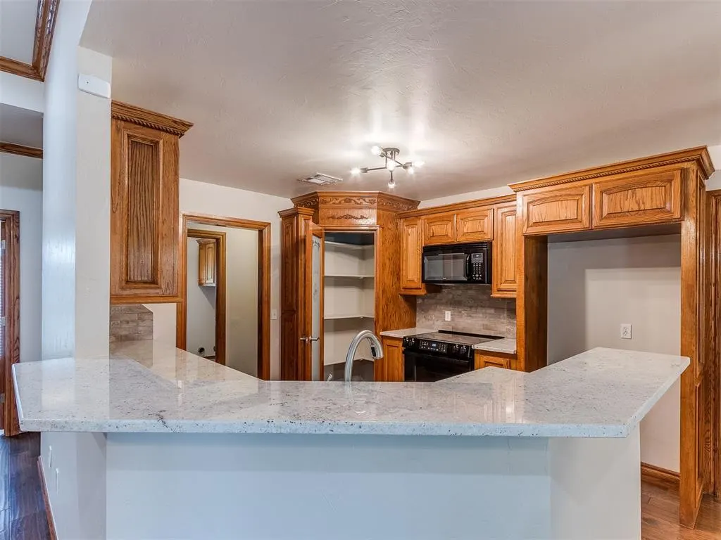 Photo 14 — 428 Murray Drive, Choctaw, OK 73020