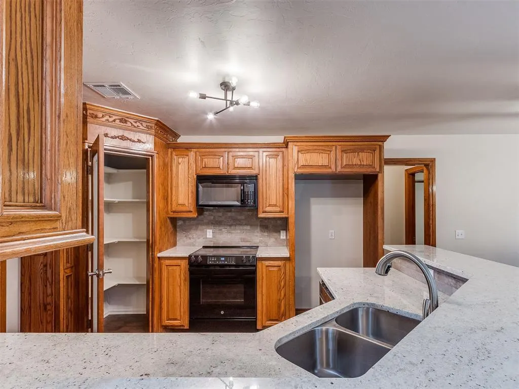 Photo 15 — 428 Murray Drive, Choctaw, OK 73020