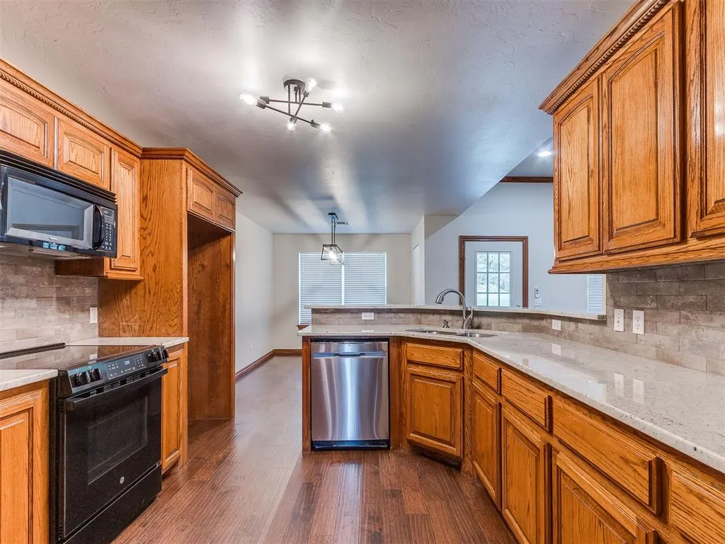 Photo 17 — 428 Murray Drive, Choctaw, OK 73020