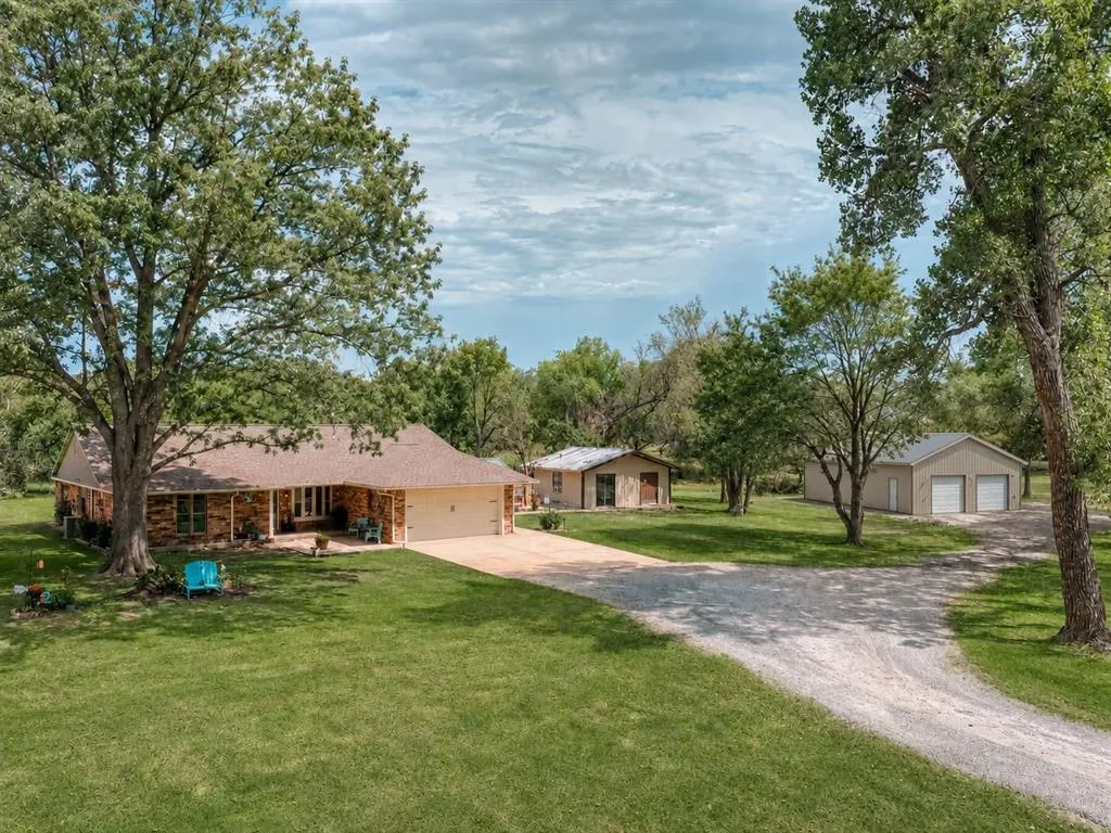 Front exterior — 410 Quail Hollow Drive, Blanchard, OK 73010