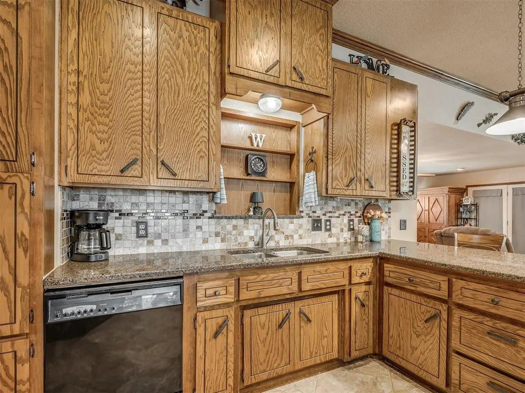 Photo 18 — 410 Quail Hollow Drive, Blanchard, OK 73010