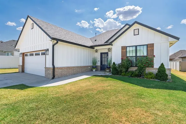 Front exterior — 2688 Somerset Drive, Shawnee, OK 74804