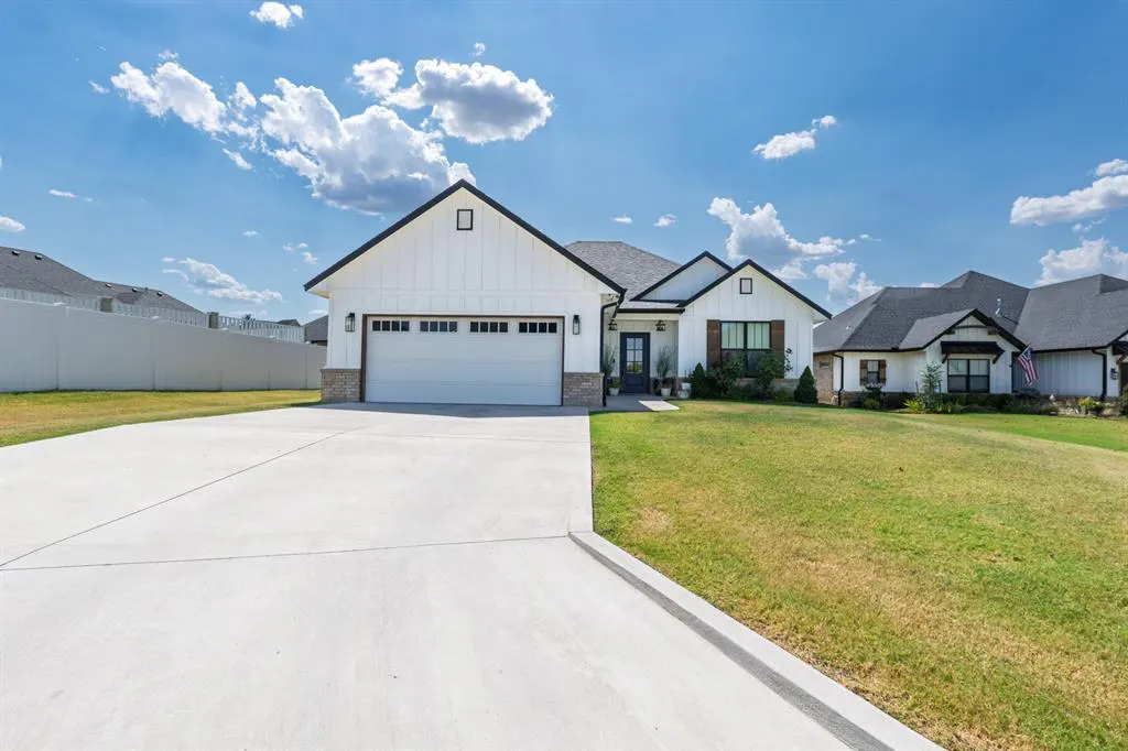 Photo 2 — 2688 Somerset Drive, Shawnee, OK 74804