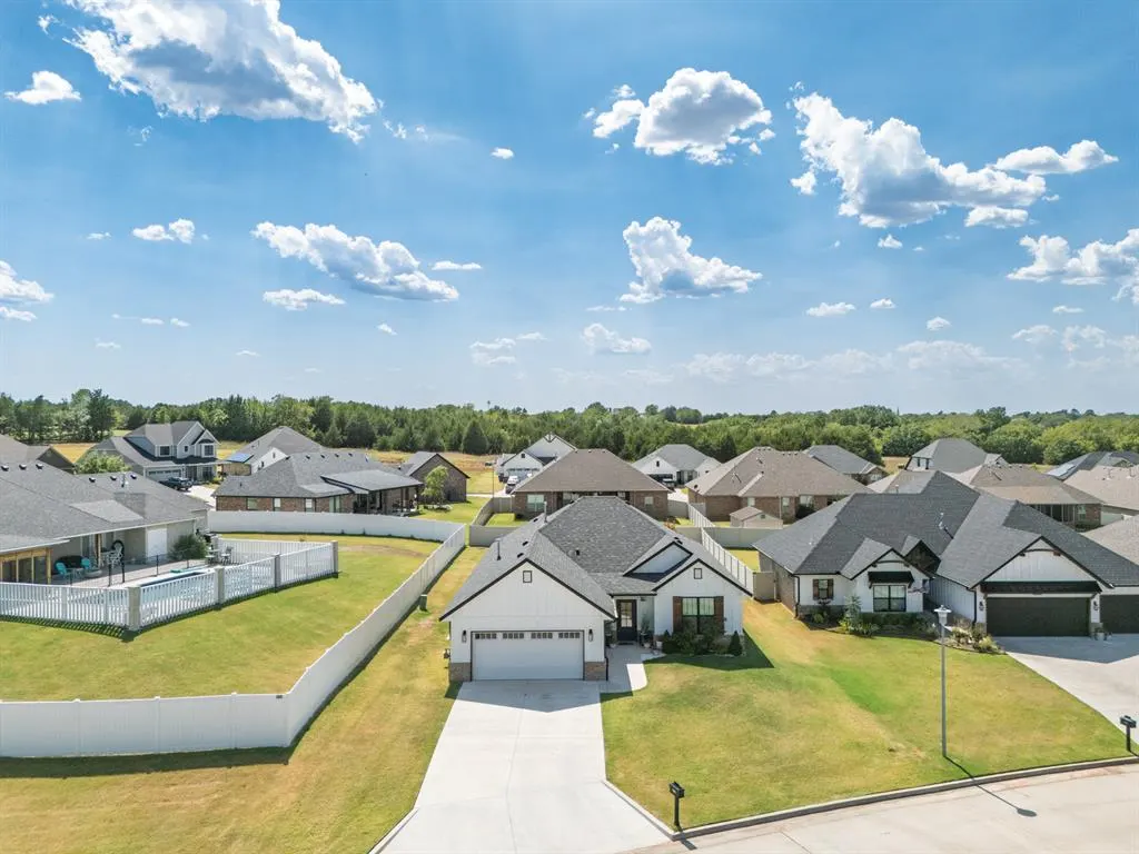 Photo 3 — 2688 Somerset Drive, Shawnee, OK 74804