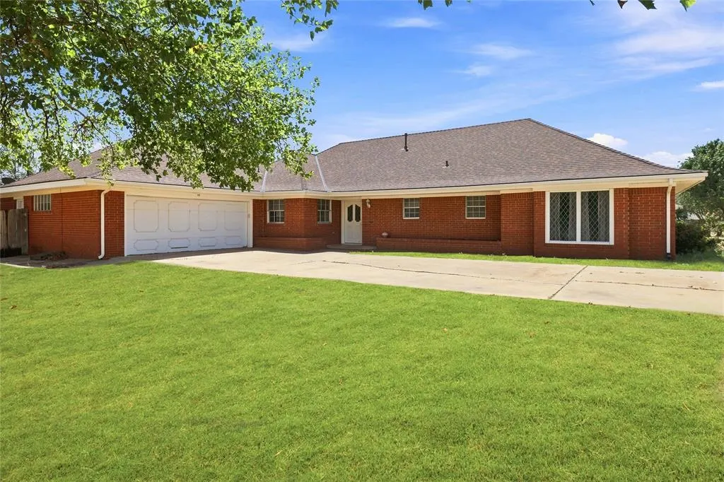 Front exterior — 120 Gaynelle Lane, Hobart, OK 73651