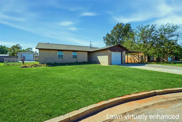 Photo 2 — 1406 Beth Court, Elk City, OK 73644