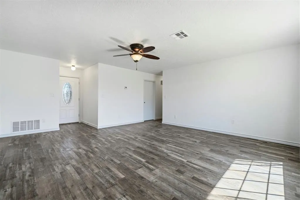 Photo 5 — 1406 Beth Court, Elk City, OK 73644
