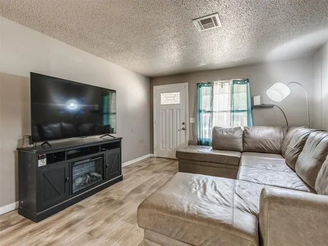 Photo 6 — 3916 Dentwood Terrace, Oklahoma City, OK 73115