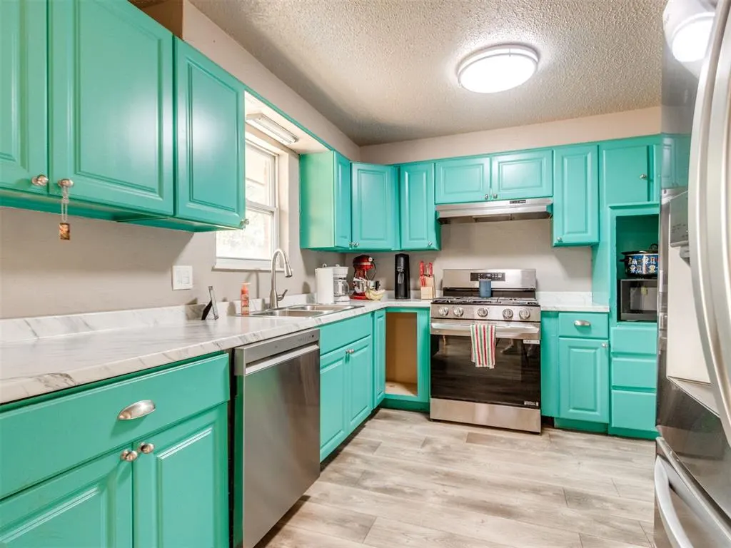 Photo 9 — 3916 Dentwood Terrace, Oklahoma City, OK 73115