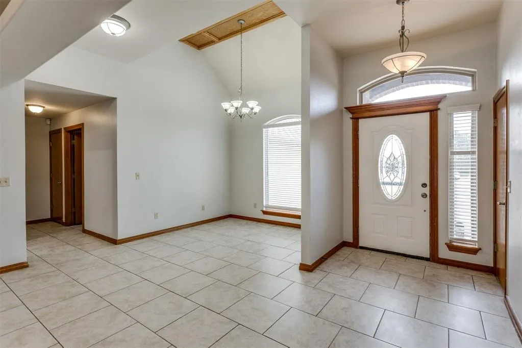 Photo 2 — 819 Rickwood Circle, Oklahoma City, OK 73160