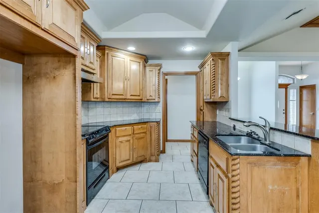 Photo 4 — 819 Rickwood Circle, Oklahoma City, OK 73160