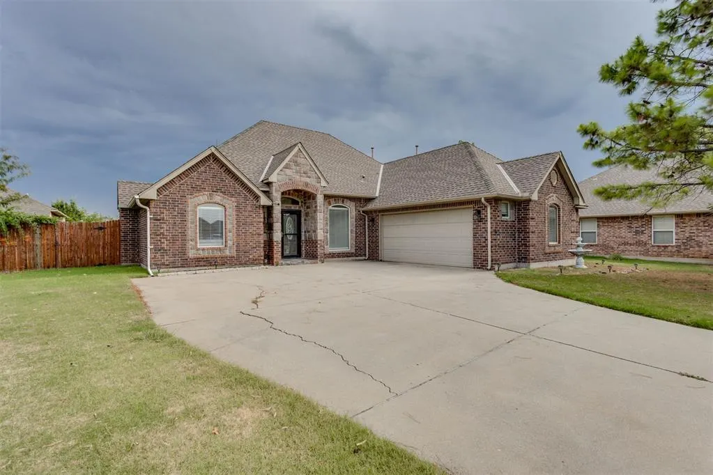 Photo 6 — 819 Rickwood Circle, Oklahoma City, OK 73160